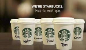Starbucks abraza a sus clientes con marketing emocional.